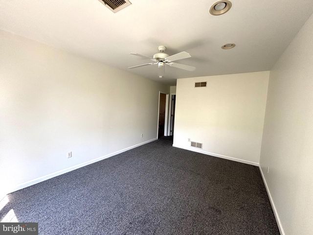 42 RIDGEWAY DR, Mechanicsburg, PA 17050