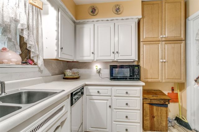 616 Kingston Drive, Yukon, OK 73099