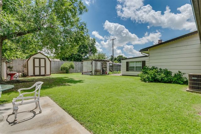 616 Kingston Drive, Yukon, OK 73099