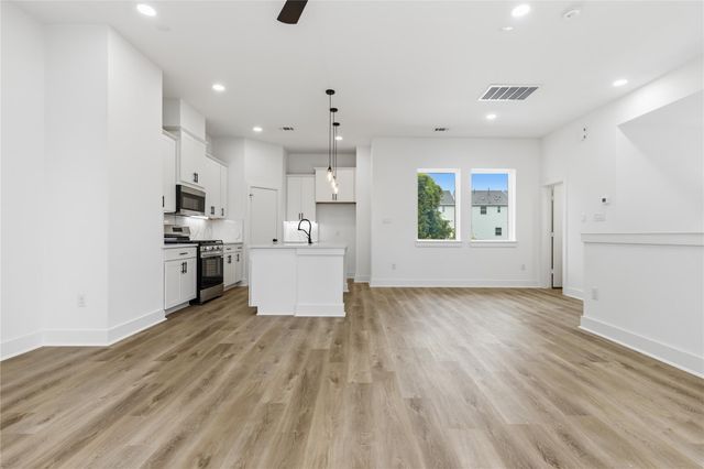 812 Elkhart Street A, Houston, TX 77091