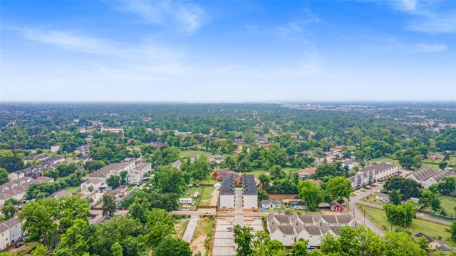 812 Elkhart Street A, Houston, TX 77091