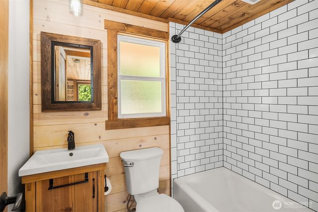 315 NW Lake Roesiger Road, Snohomish, WA 98290