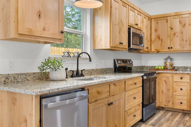 1110 Caldwell, Lexington, TX 78947