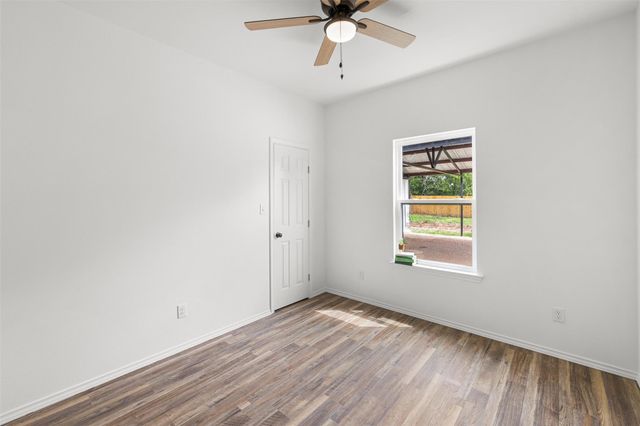 1110 Caldwell, Lexington, TX 78947