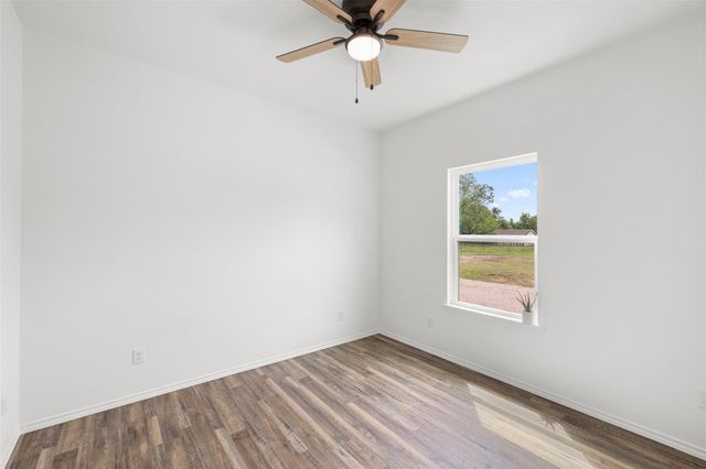 1110 Caldwell, Lexington, TX 78947