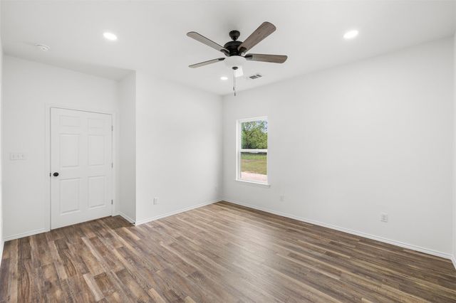 1110 Caldwell, Lexington, TX 78947