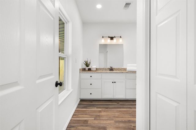 1110 Caldwell, Lexington, TX 78947