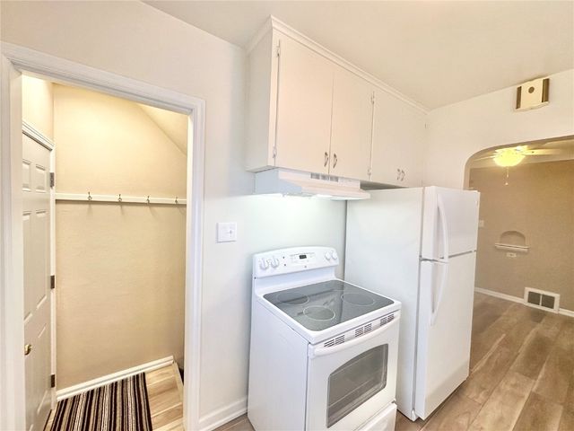 3018 E Avenue NE, Cedar Rapids, IA 52402