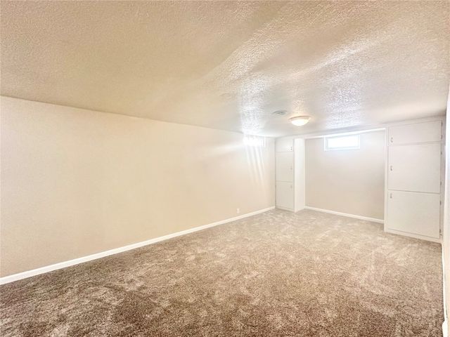 3018 E Avenue NE, Cedar Rapids, IA 52402