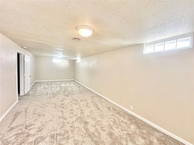 3018 E Avenue NE, Cedar Rapids, IA 52402