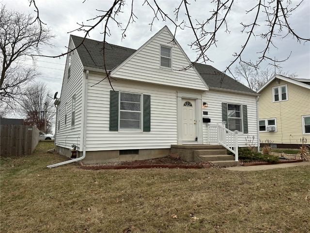 3018 E Avenue NE, Cedar Rapids, IA 52402