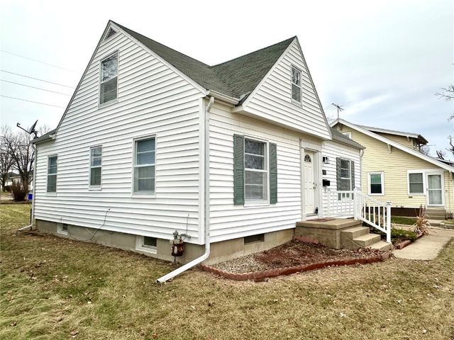 3018 E Avenue NE, Cedar Rapids, IA 52402