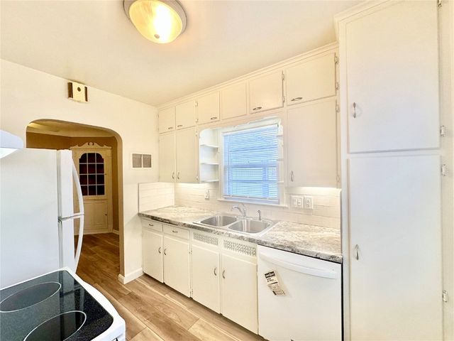 3018 E Avenue NE, Cedar Rapids, IA 52402