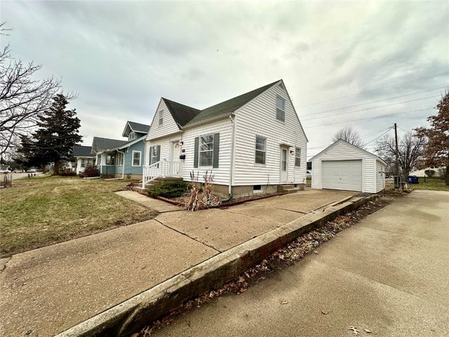 3018 E Avenue NE, Cedar Rapids, IA 52402
