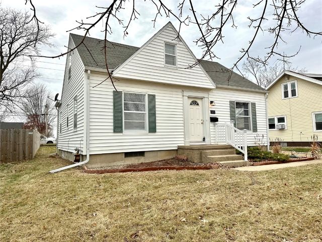 3018 E Avenue NE, Cedar Rapids, IA 52402