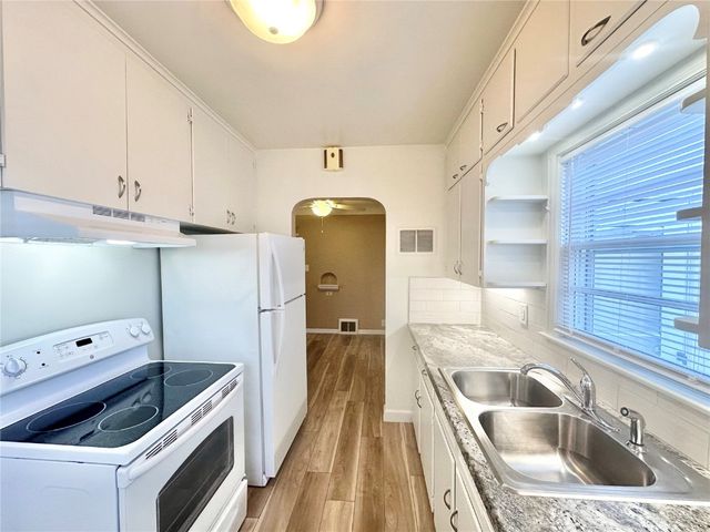 3018 E Avenue NE, Cedar Rapids, IA 52402