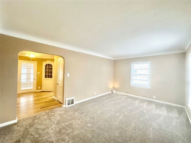 3018 E Avenue NE, Cedar Rapids, IA 52402