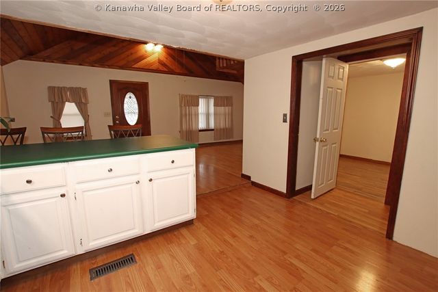 407 Dupont Avenue, Nitro, WV 25143