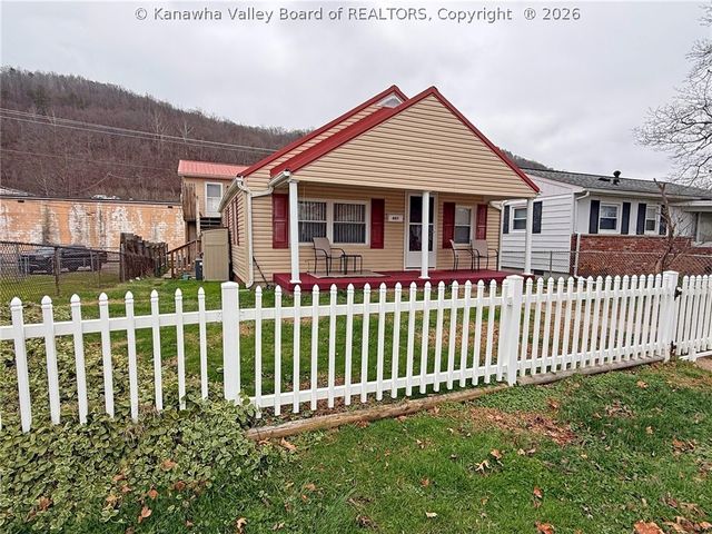 407 Dupont Avenue, Nitro, WV 25143