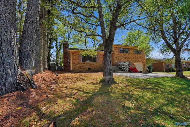 2703 Hilltop Terrace NW, Huntsville, AL 35810