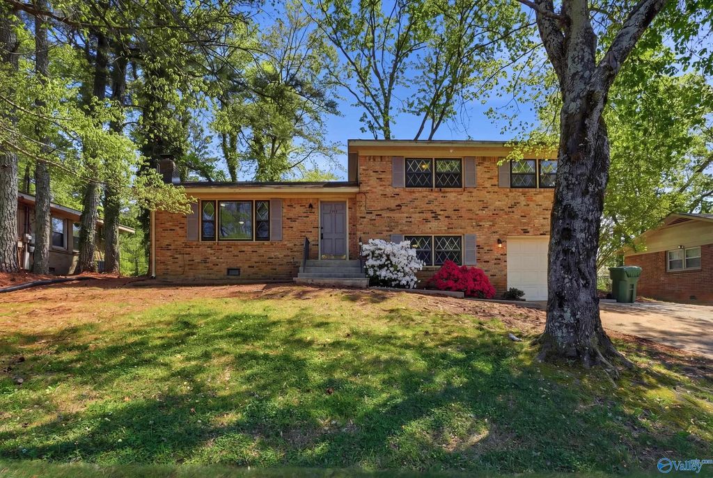 2703 Hilltop Terrace NW, Huntsville, AL 35810