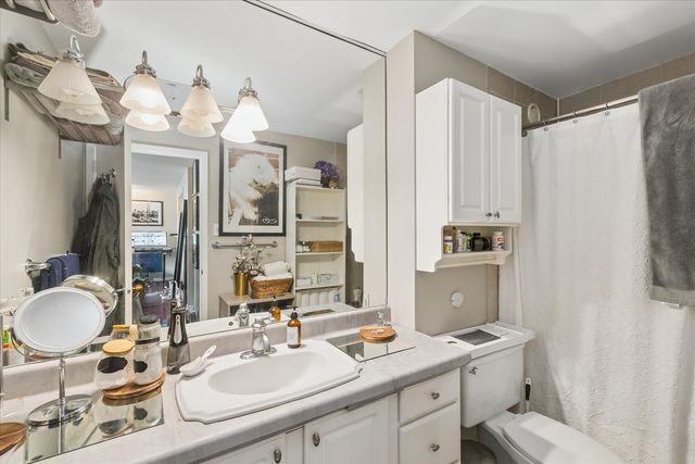 211 E Ohio Street 2208, Chicago, IL 60611