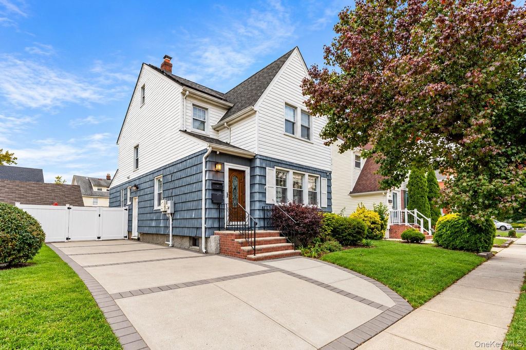 224 Oak Street, West Hempstead, NY 11552 — exterior