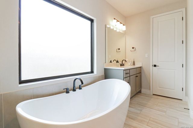 1907 peres, New Braunfels, TX 78132