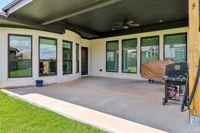 1907 peres, New Braunfels, TX 78132