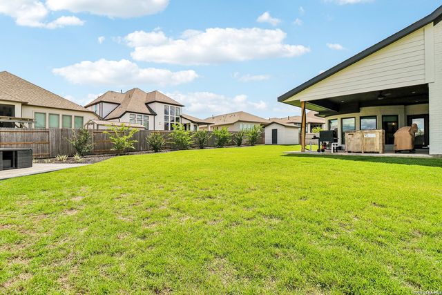 1907 peres, New Braunfels, TX 78132