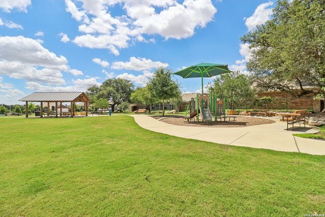 1907 peres, New Braunfels, TX 78132