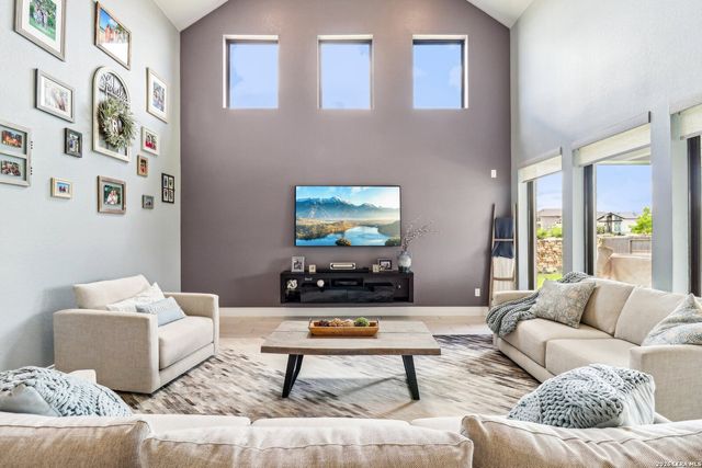 1907 peres, New Braunfels, TX 78132