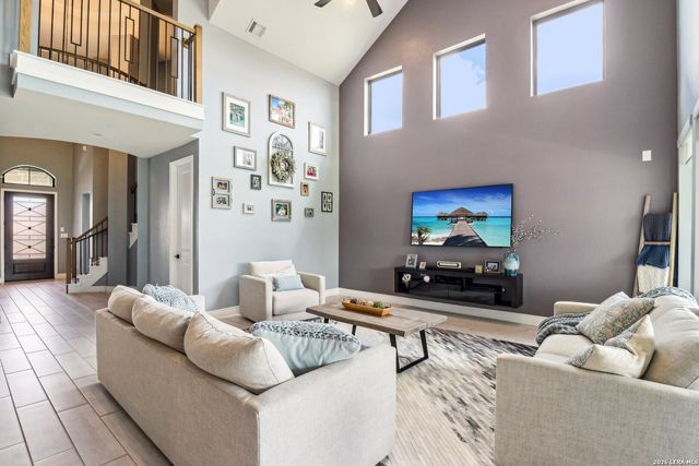 1907 peres, New Braunfels, TX 78132