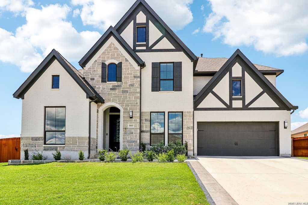 1907 peres, New Braunfels, TX 78132