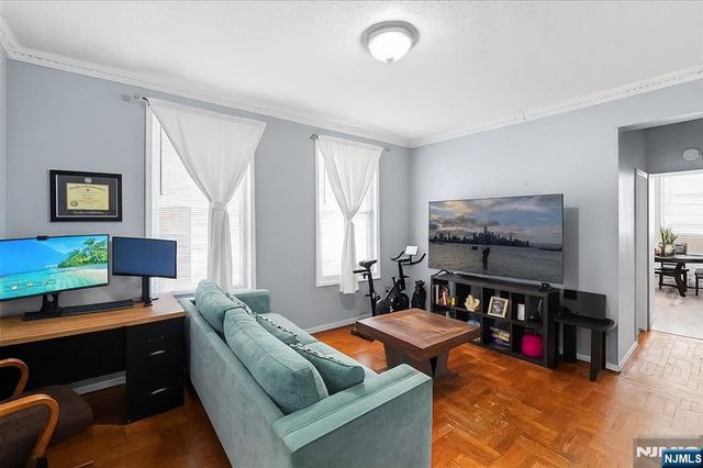 2105 New York Avenue, Union City, NJ 07087