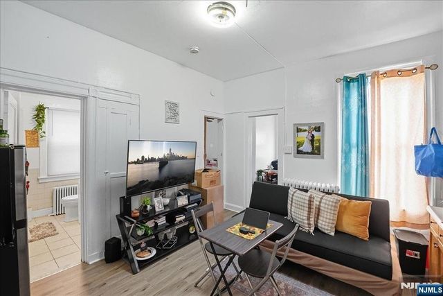 2105 New York Avenue, Union City, NJ 07087