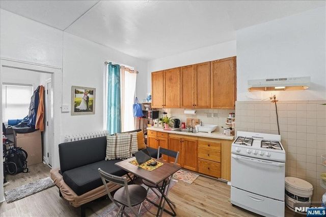 2105 New York Avenue, Union City, NJ 07087