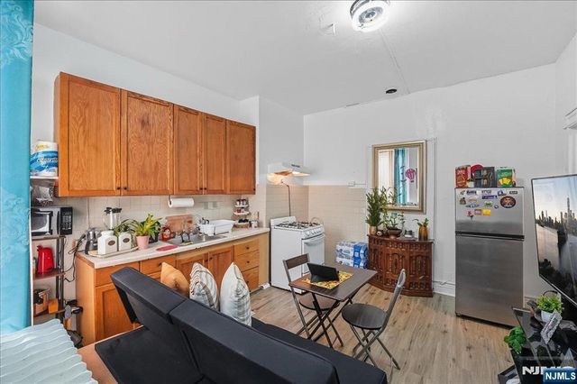 2105 New York Avenue, Union City, NJ 07087