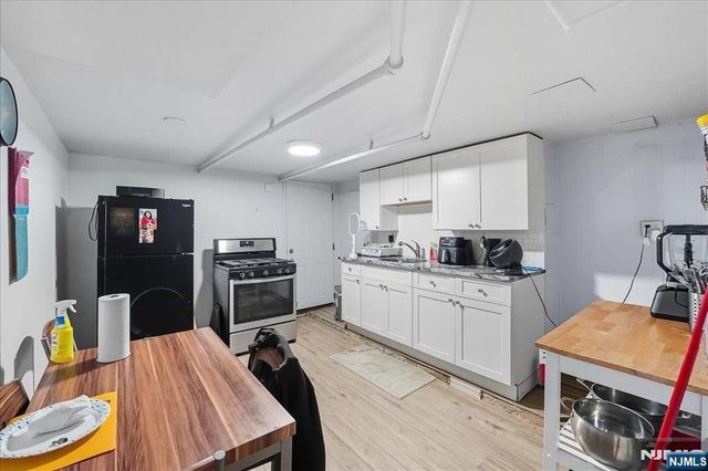 2105 New York Avenue, Union City, NJ 07087