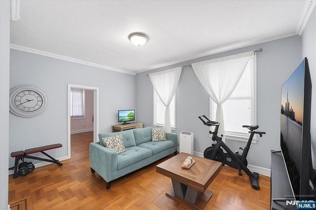 2105 New York Avenue, Union City, NJ 07087