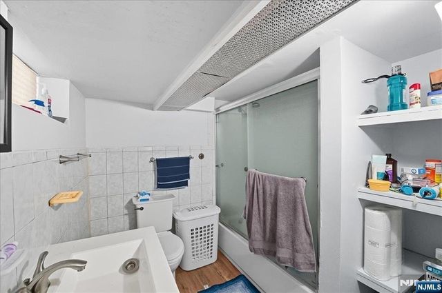 2105 New York Avenue, Union City, NJ 07087