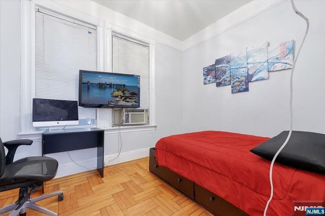 2105 New York Avenue, Union City, NJ 07087