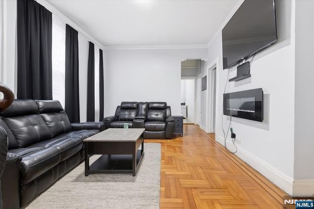 2105 New York Avenue, Union City, NJ 07087