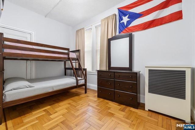 2105 New York Avenue, Union City, NJ 07087