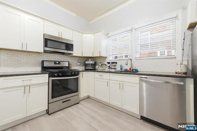 2105 New York Avenue, Union City, NJ 07087