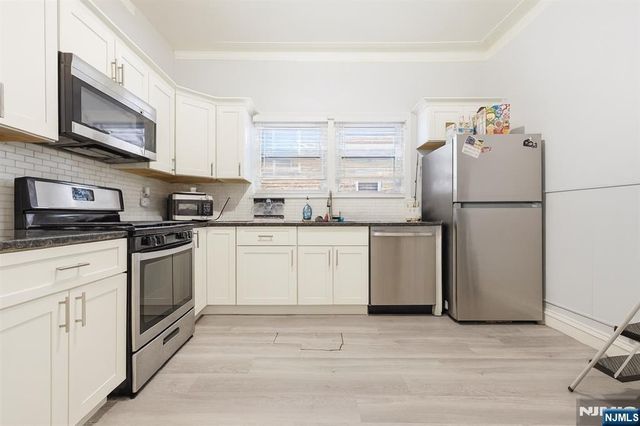 2105 New York Avenue, Union City, NJ 07087