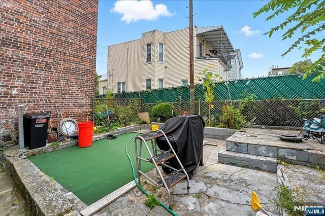 2105 New York Avenue, Union City, NJ 07087