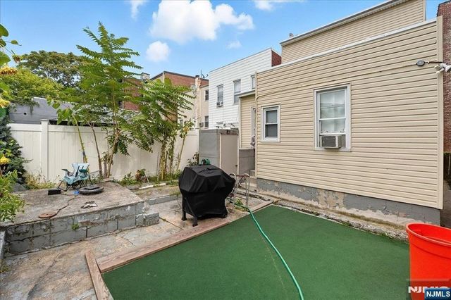 2105 New York Avenue, Union City, NJ 07087