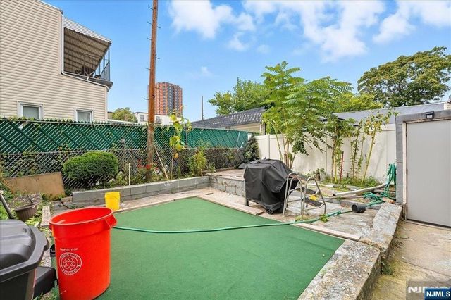 2105 New York Avenue, Union City, NJ 07087