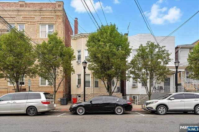 2105 New York Avenue, Union City, NJ 07087